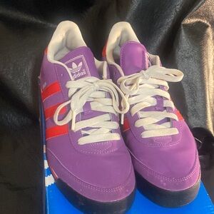 Adidas kids size 6 1/2.